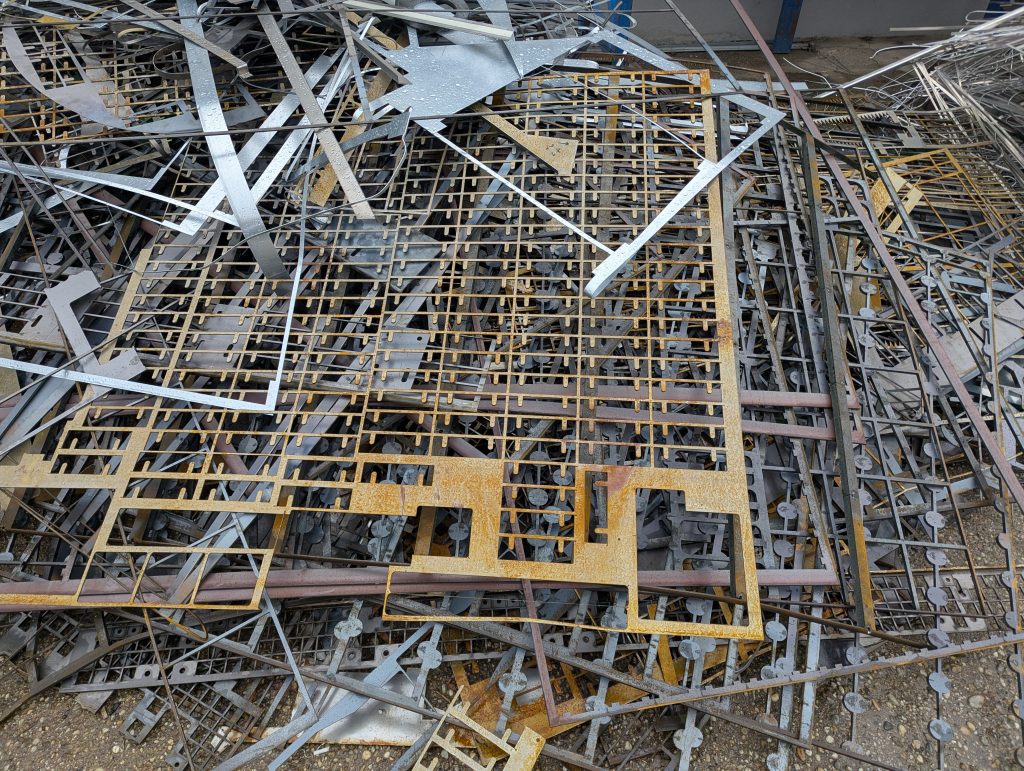 Lézervágás hulladék optimalizálás sűrűn rakott rozsdamentes aluminium termékekkel.