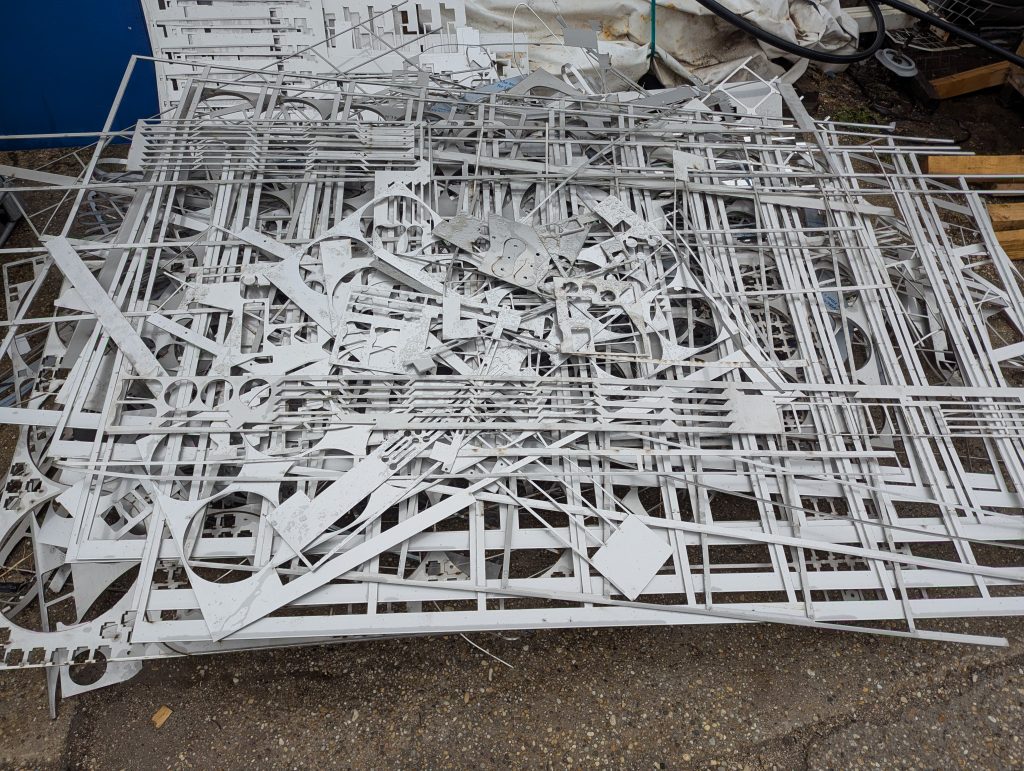 Lézervágás hulladék optimalizálás sűrűn rakott acél termékekkel.